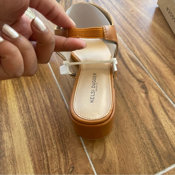 NIB Kelsi Dagger Brooklyn Sabrina Studded Vegan Leather Sandals Size 7.5 - Picture 7 of 13